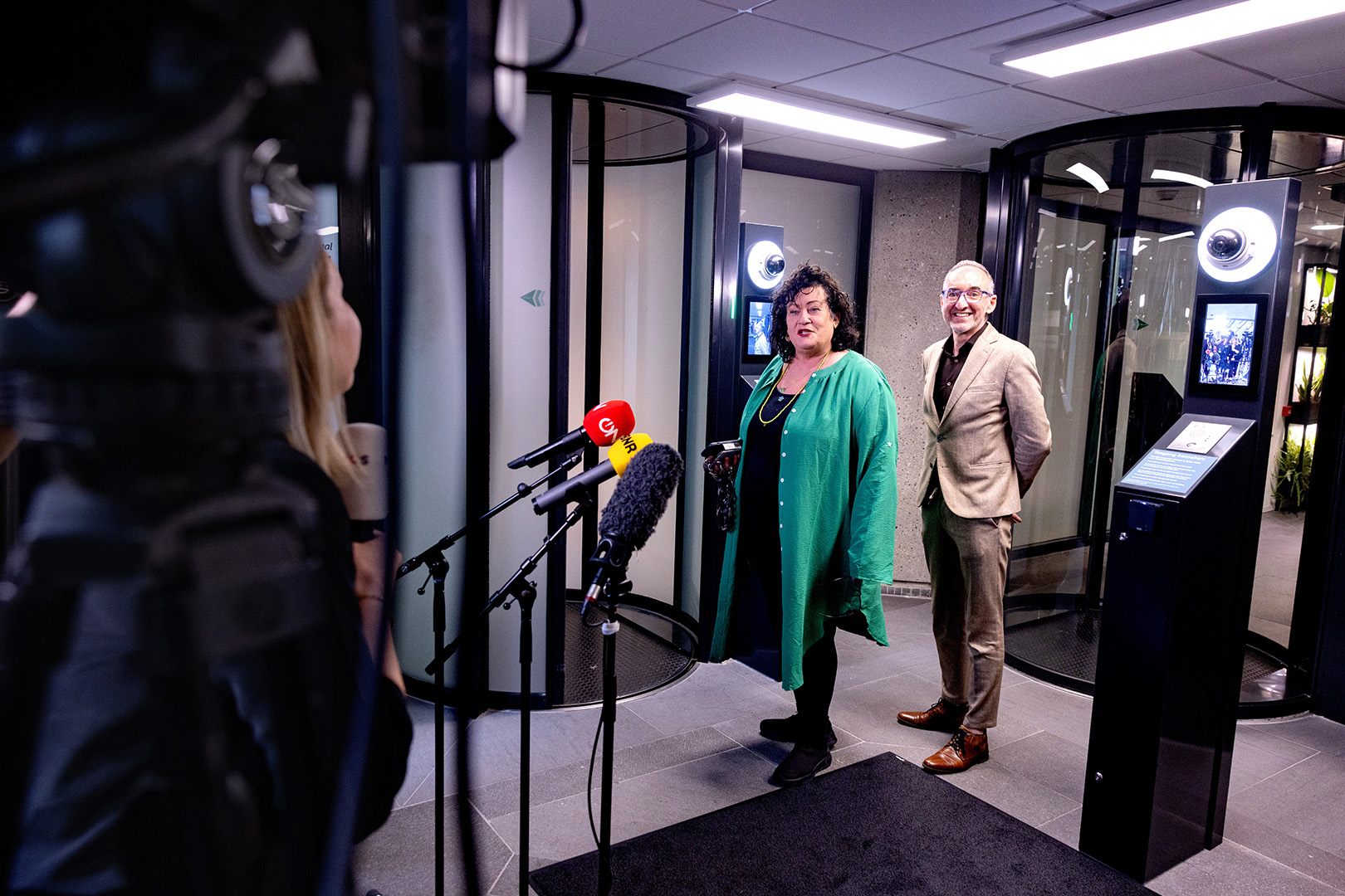 DEN HAAG - Caroline van der Plas en Henk Vermeer (BBB) vooral bekend gemaakt wordt dat een concept-hoofdlijnenakkoord tussen onderhandelaars van PVV, VVD, NSC en BBB over een nieuwe coalitieregering met informateurs Van Zwol en Dijkgraaf bereikt is. Het onderhandelaarsakkoord wordt voorgelegd aan de vier fracties. COPYRIGHT DIRK HOL