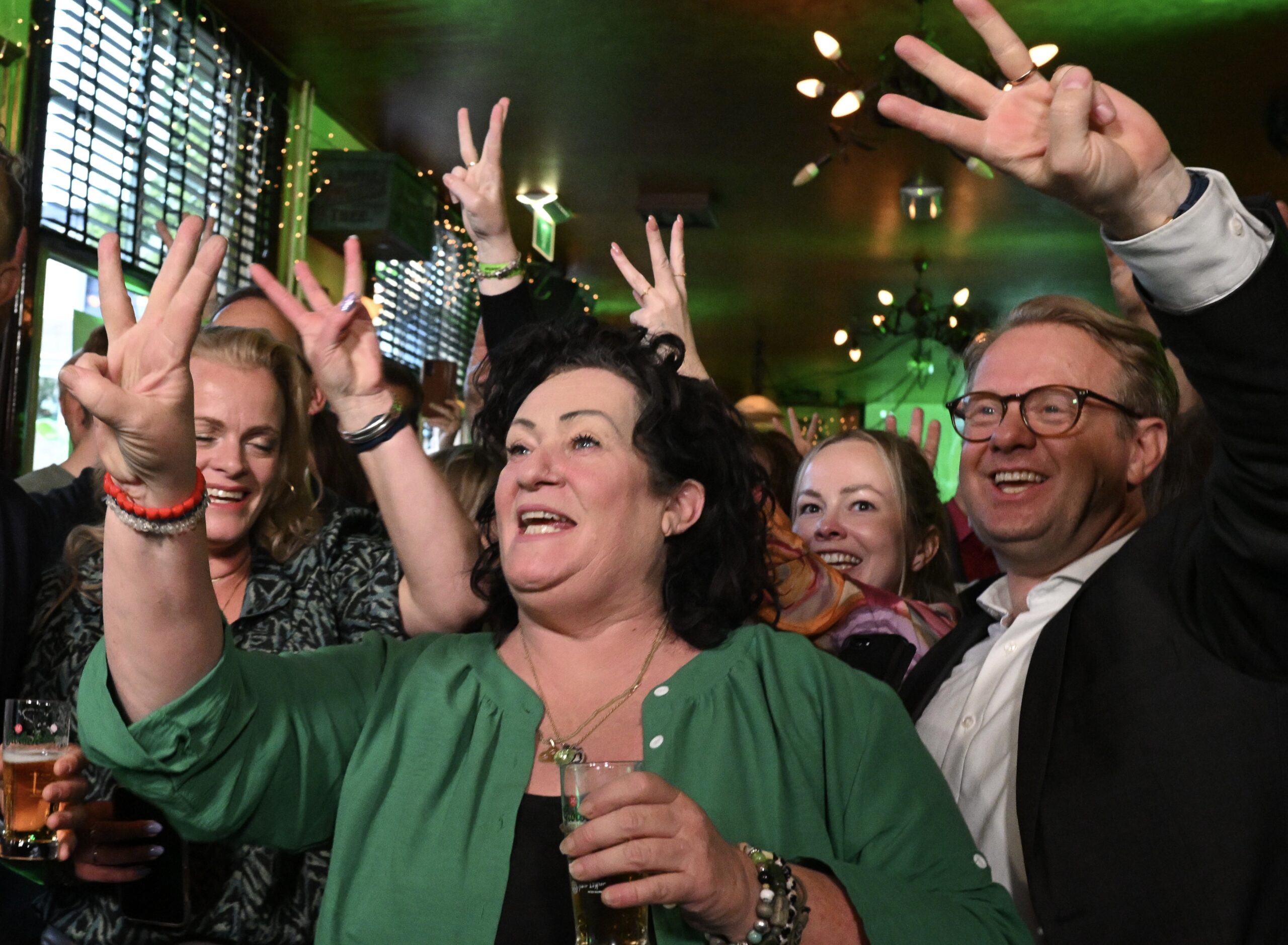 Bathmen
BBB
eerste exit poll
sander smit, jessika van leeuwen lijken in parlement te komen.
caroline van der Plas viert op haar 57e verjaardag dit feestje.

©fotoric Brinkhorst